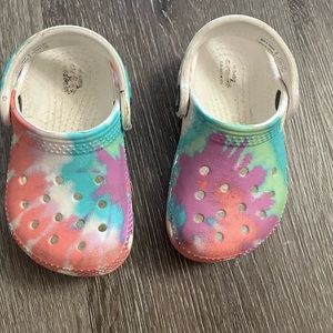 Toddler girl Crocs size 6c
